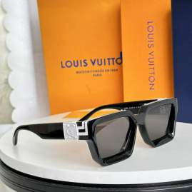 Picture of Louis Vuitton Sunglasses _SKUfw76721193fw